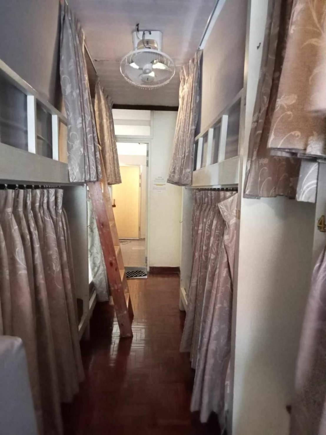Smile Capsule Hostel Chiang Mai Exterior photo